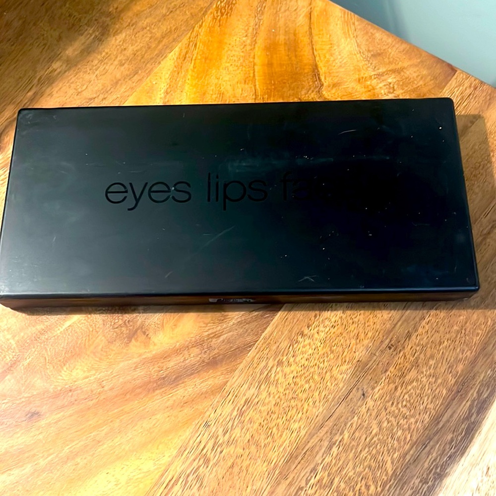 Eyeshadow ▪️ Blush ▪️ Bronzer ▪️ Palette